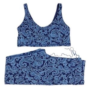 The Upside Blue Paisley Activewear Set –‎ Sports Bra (10) & Leggings (8)